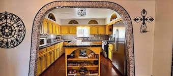Garcia Hacienda: Authentic Mexican Villa & Hot Tub