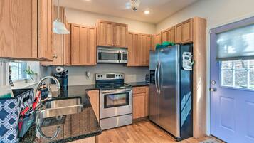 冰箱、微波炉、炉灶、洗碗机