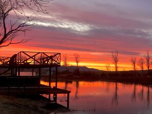 Dining - Lakeside Cabin B in the Eastern Sierras (Olancha)