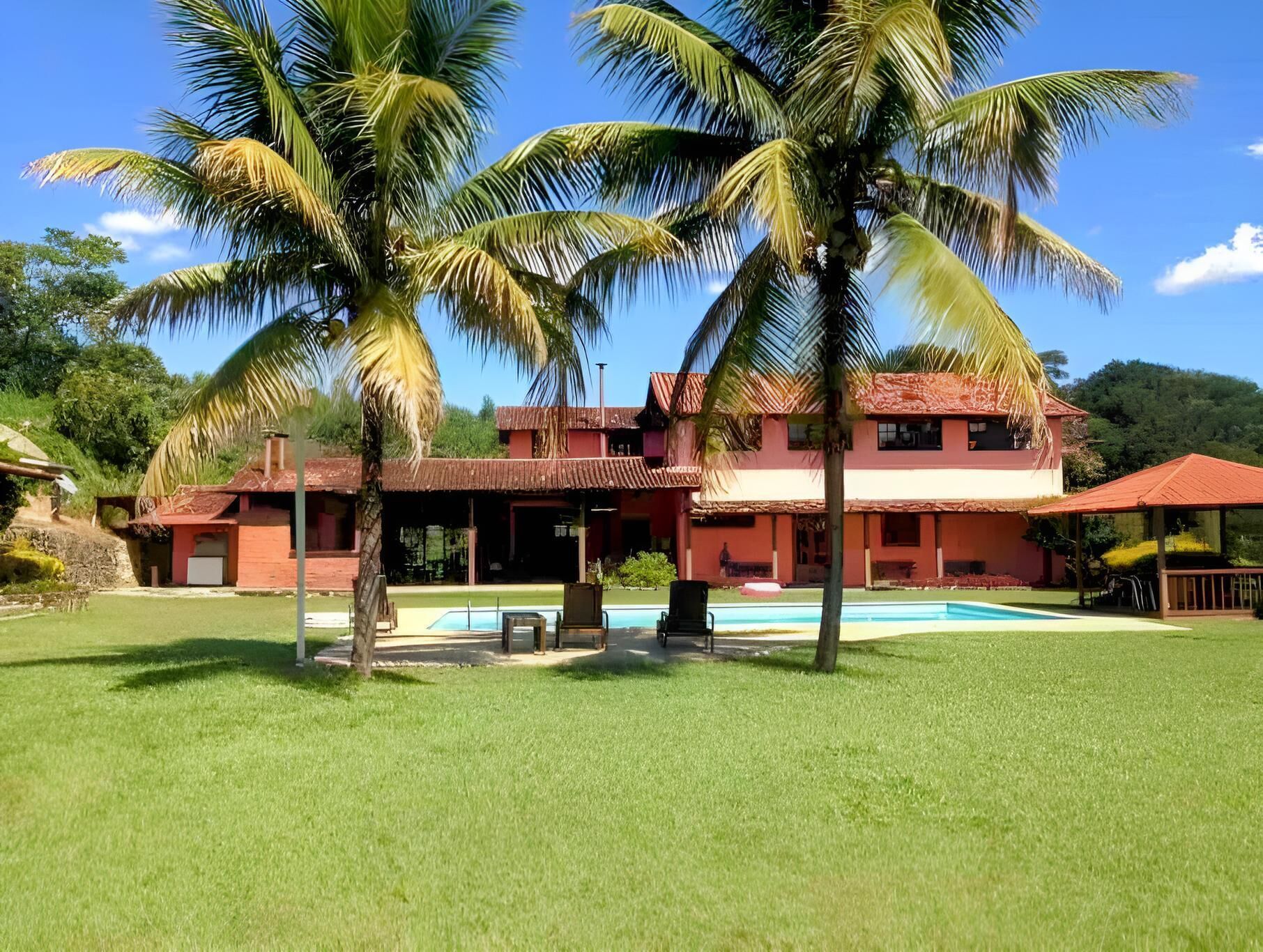 Decoración personalizada, muebles diferentes, escritorio y wifi gratis 