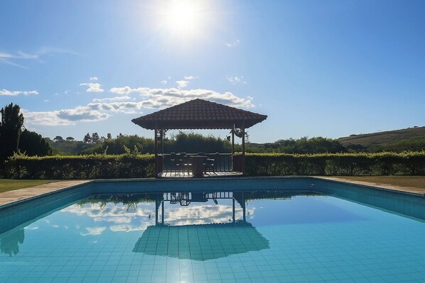 特色装修、特色家居、办公桌、免费 WiFi