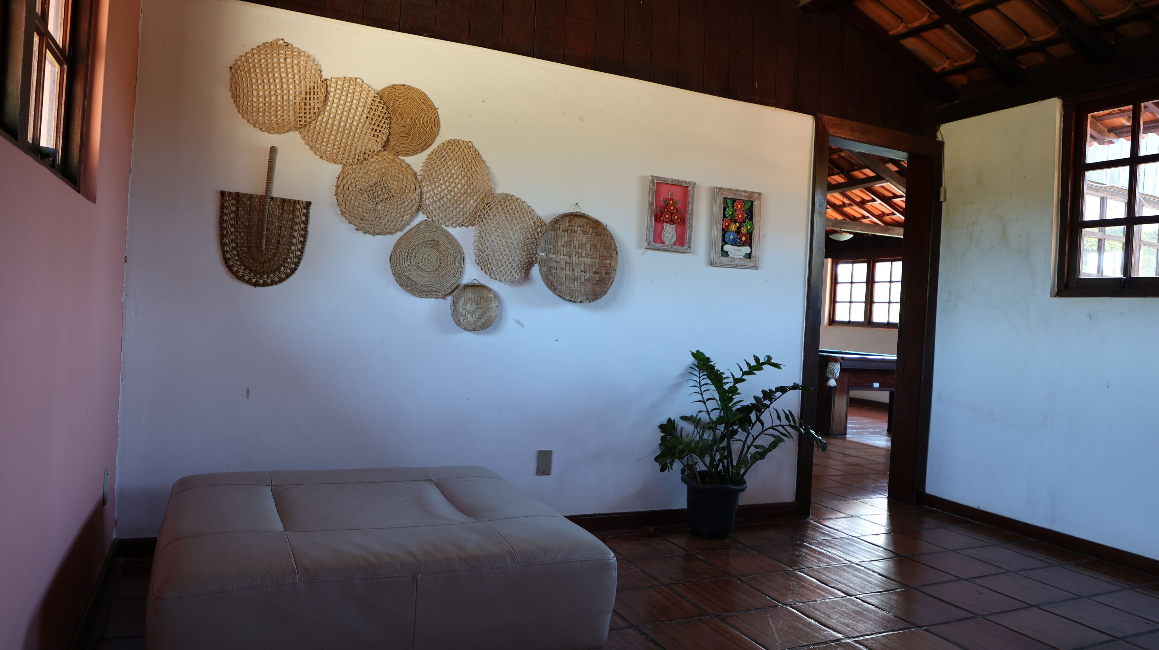 Casa família | Área de estar | TV de tela plana 50 polegadas com canais a cabo, TV