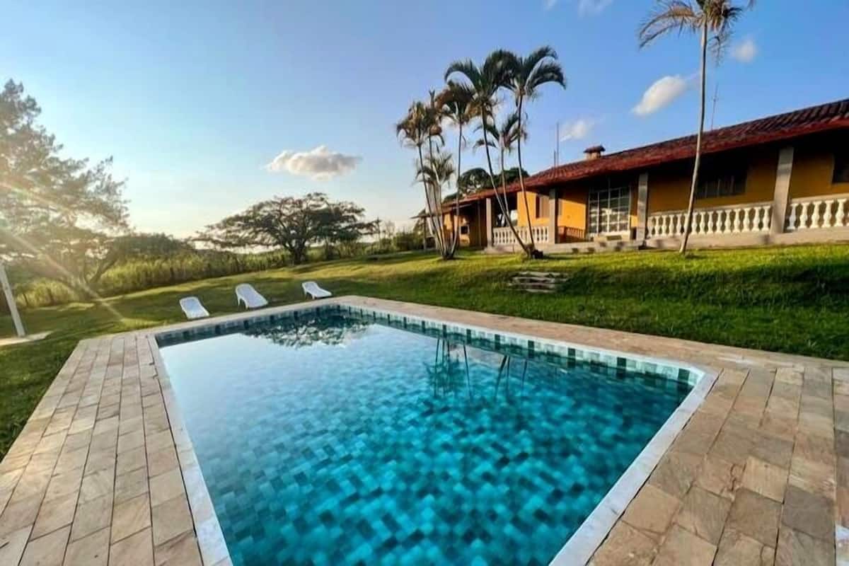 Casa Standard | Con stile personalizzato, con arredamento individuale, una scrivania