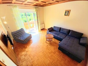 Apartemen, 1 kamar tidur, balkon | Selimut bulu angsa dan didekorasi berbeda-beda