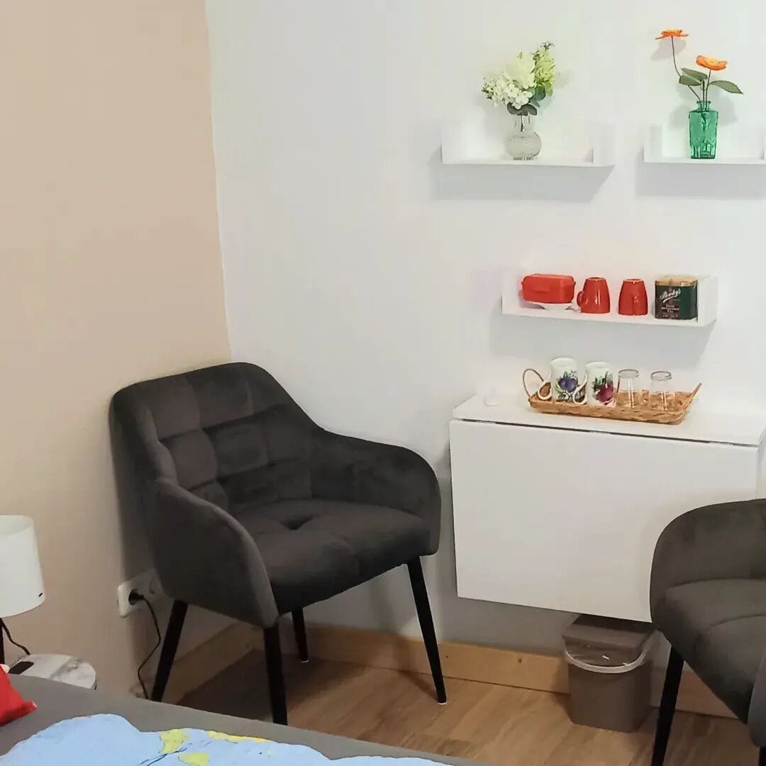 Room | Down comforters, individually decorated, individually furnished