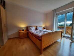 Apartemen, 1 kamar tidur, balkon | Selimut bulu angsa dan didekorasi berbeda-beda