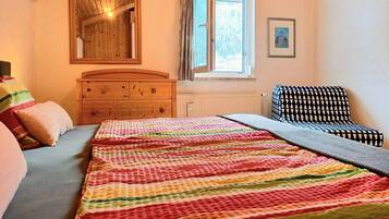 Apartment, 1 Queen Bed, Mountain View