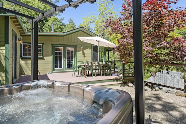 Caz-A-Verde outdoor living in the redwood forest.
