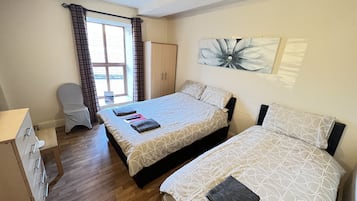 Basic Triple Room | Free WiFi, bed sheets