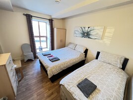 Basic Triple Room | Free WiFi, bed sheets