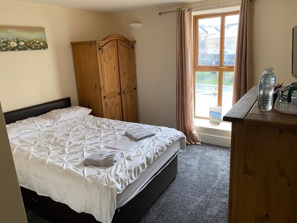 Chambre Double | Wi-Fi gratuit, draps fournis