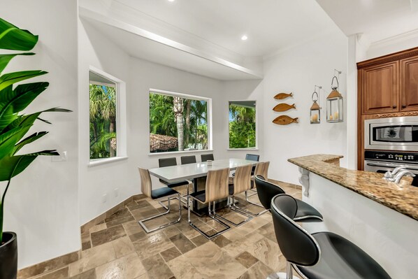 Dining - Luxurious Paradise with Tiki Bar and Heated Pool, Just Remodeled! (Siesta Key)