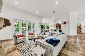 Smart-tv och eldstad