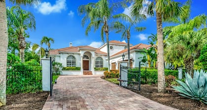 Luxurious Paradise with Tiki Bar and Heated Pool, Just Remodeled!