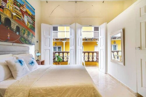 Walled City Boutique House with Lovely Rooftop!