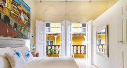 Walled City Boutique House with Lovely Rooftop!