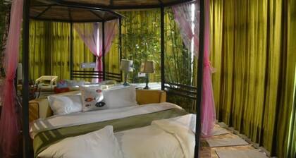 Xiaowang Kingdom Theme Hotel (Shiyan Railway Station North Square Beijing South Road Branch)