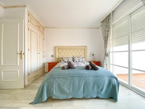 3 makuuhuonetta, silitysrauta/-lauta, ilmainen Wi-Fi, vuodevaatteet