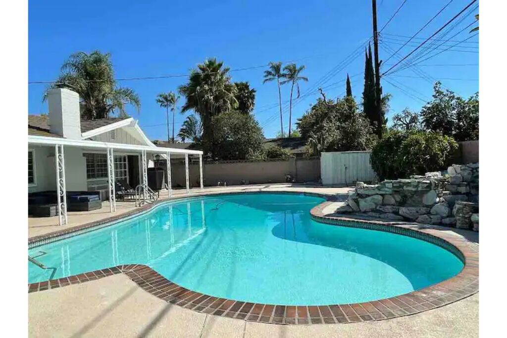 Beautiful New 3 Bedroom Home Right Next to Disney