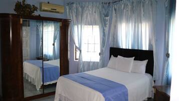 Deluxe Room, 1 Bedroom | 2 bedrooms, in-room safe, laptop workspace, blackout drapes