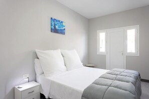 3 bedrooms, desk, iron/ironing board, WiFi