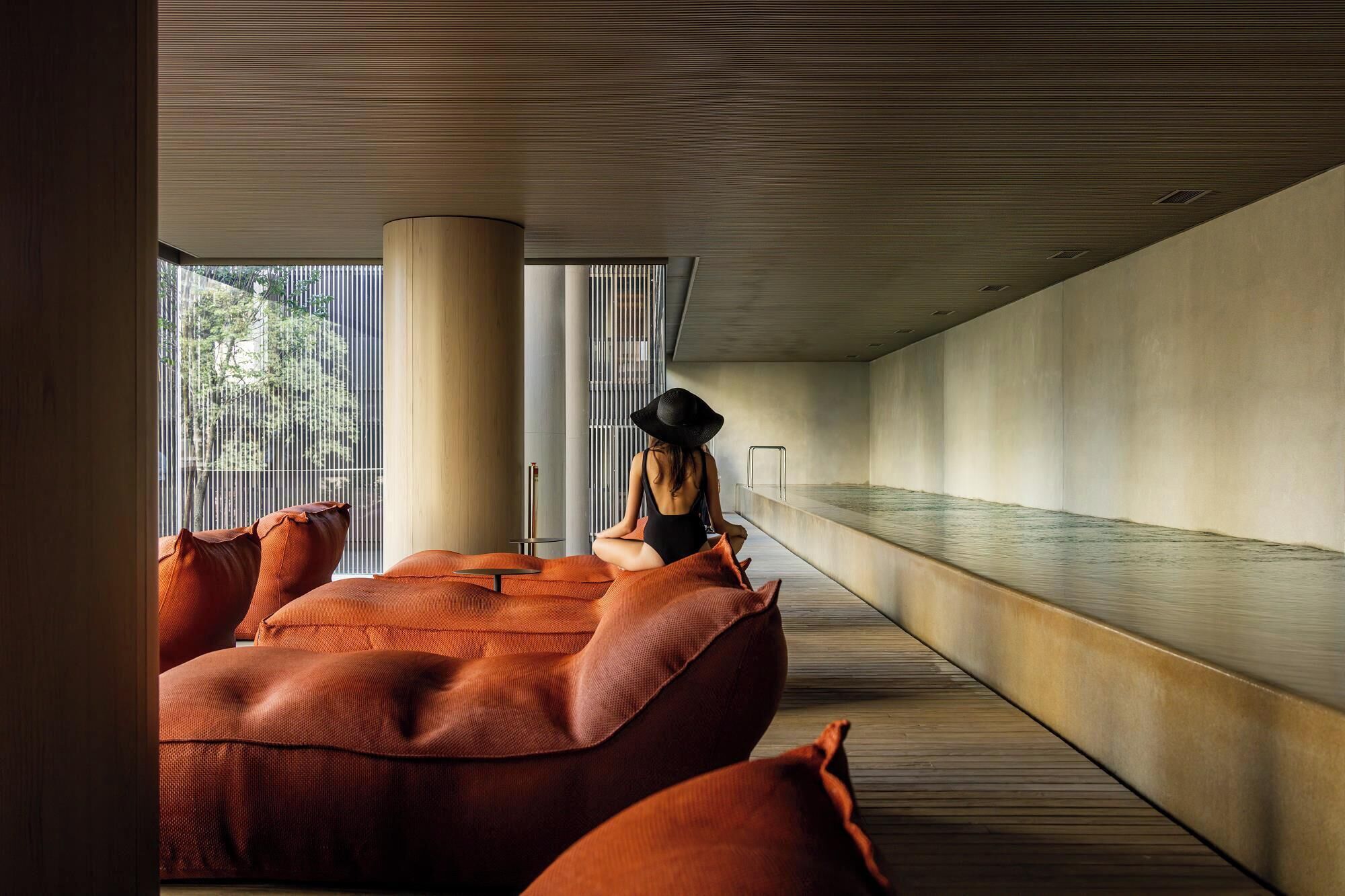 Indoor pool, pool loungers