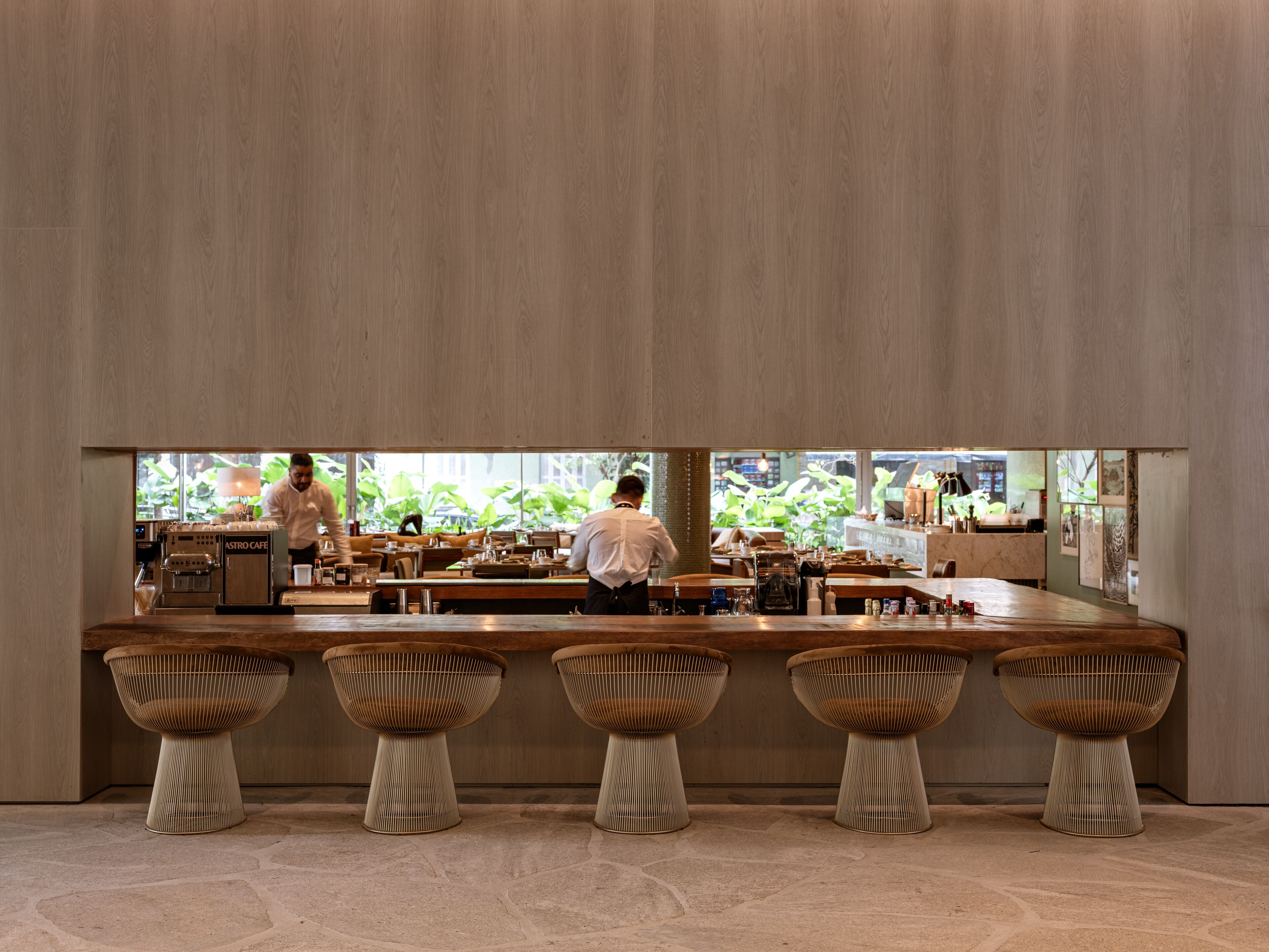 Lobby-lounge