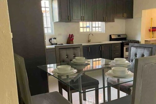 Lovely 3 Bedroom apartment close to the Monument.