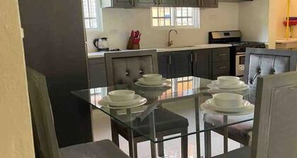 Lovely 3 Bedroom apartment close to the Monument.