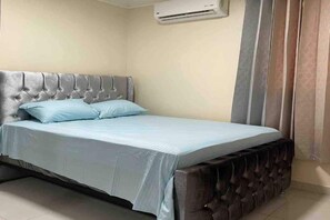 3 عدّة غرف نوم وواي فاي وملاءات أسرّة