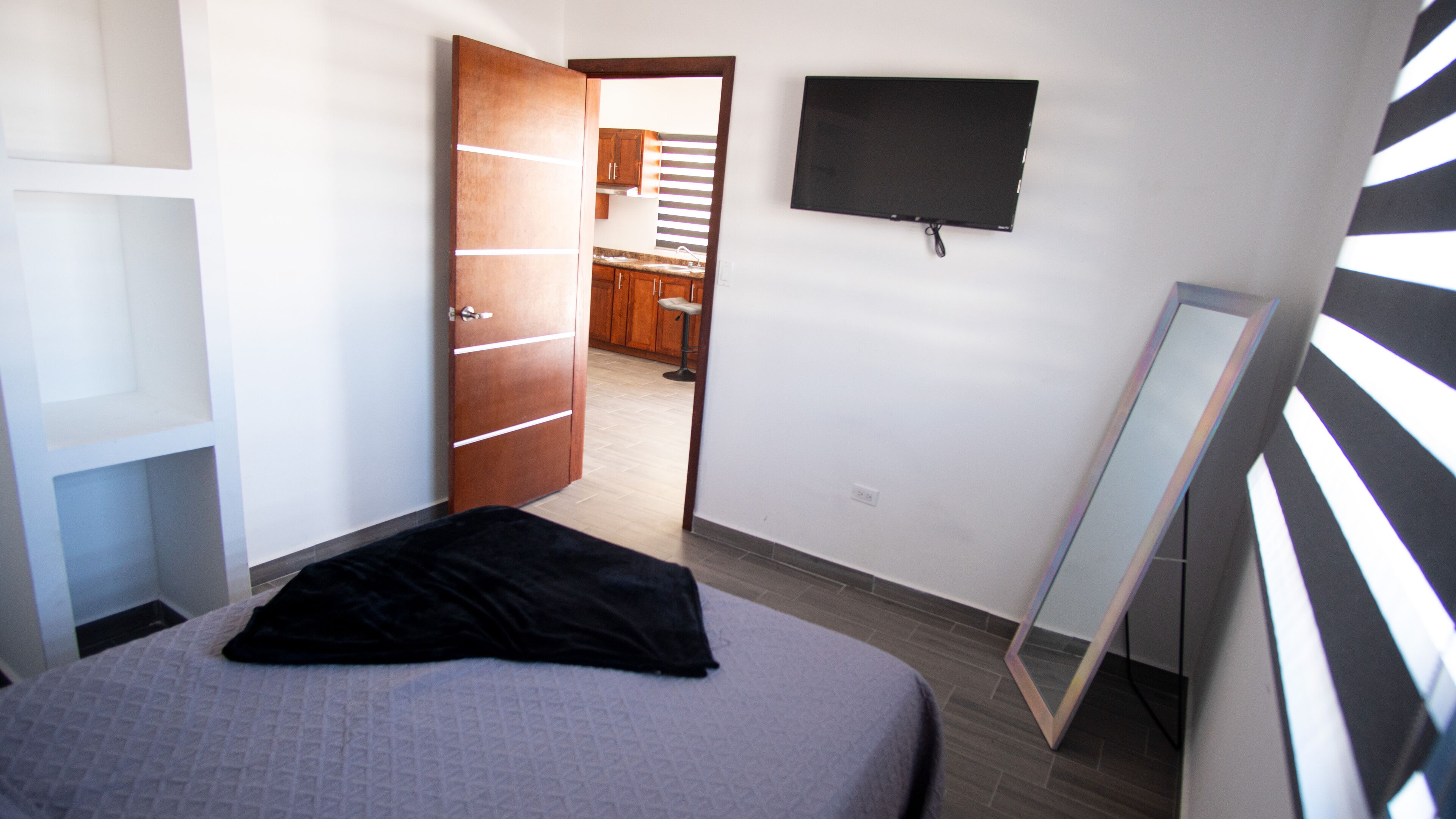 Condo Confort | Tabla de planchar con plancha, wifi gratis y ropa de cama 