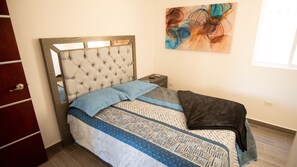 Condo Confort | Tabla de planchar con plancha, wifi gratis y ropa de cama 