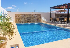 Outdoor pool, sun loungers - Beauty Beach (Puerto Peñasco)