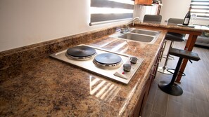 Comfort Condo | Private kitchen | Full-size fridge, microwave, stovetop, cookware/dishes/utensils - Beauty Beach (Puerto Peñasco)