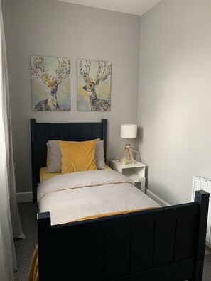 3 bedrooms, desk, iron/ironing board, travel cot