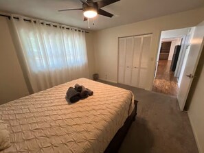 3 bedrooms, iron/ironing board, free WiFi, bed sheets - Gator Ranch House 1.5 Miles From Stadium - Clean! (Gainesville)