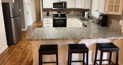 Gator Ranch House 1.5 Miles From Stadium - Clean!