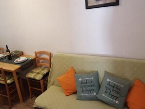 Interior - Apartments Katarina - One Bedroom Apartment with City View (Vis)