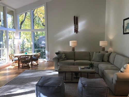 4 Bedroom 3 Bath Spacious House on Golf Course blocks from the Beach!