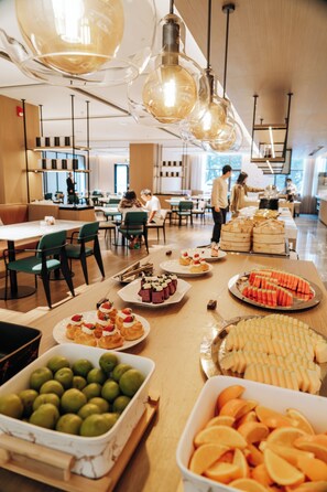 Daily buffet breakfast for a fee - Fairfield by Marriott Lijiang Ancient Town (Lijiang)