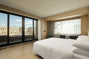 Suite, 1 King Bed, City View | Down comforters, in-room safe, blackout drapes, soundproofing