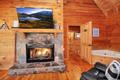 Stay at Woodscape for the 4th of July - Fiber Wifi! - Close to Callaway Gardens