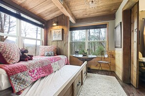 2 Schlafzimmer, Schreibtisch, Bügeleisen/Bügelbrett, Internetzugang