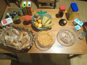 Desayuno buffet diario (EUR 6 por persona)
