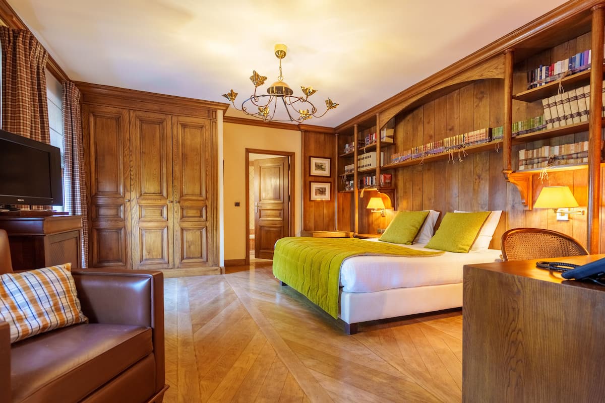 Deluxe Double Room | Premium bedding, minibar, in-room safe, desk