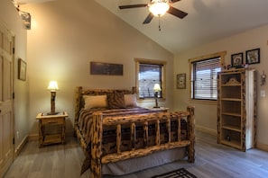 2 bedrooms, WiFi, bed sheets - Tree House Suite at the Calhoun House Inn & Suites (Bryson City)