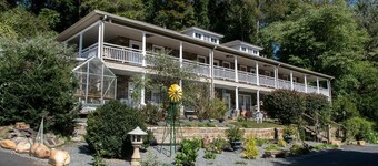 Prairie Edge Suite at the Calhoun House Inn & Suites