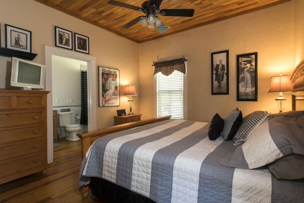 Movie Gallery Suite at the Calhoun House Inn & Suites Bryson City Vrbo