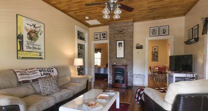 Movie Gallery Suite at the Calhoun House Inn & Suites
