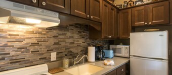 Orient Point Suite at the Calhoun House Inn & Suites